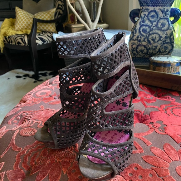 Chocolate brown platform super high heel sandals.  Worn 2 times. - Picture 2 of 4